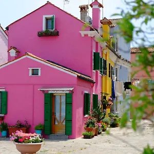 Night Galleria - Bed & Art In - The Pink House , Burano Italien